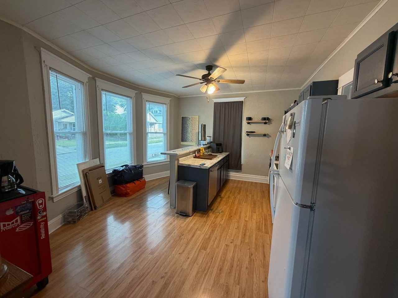 401 Douglas St - Photo 5 of 9