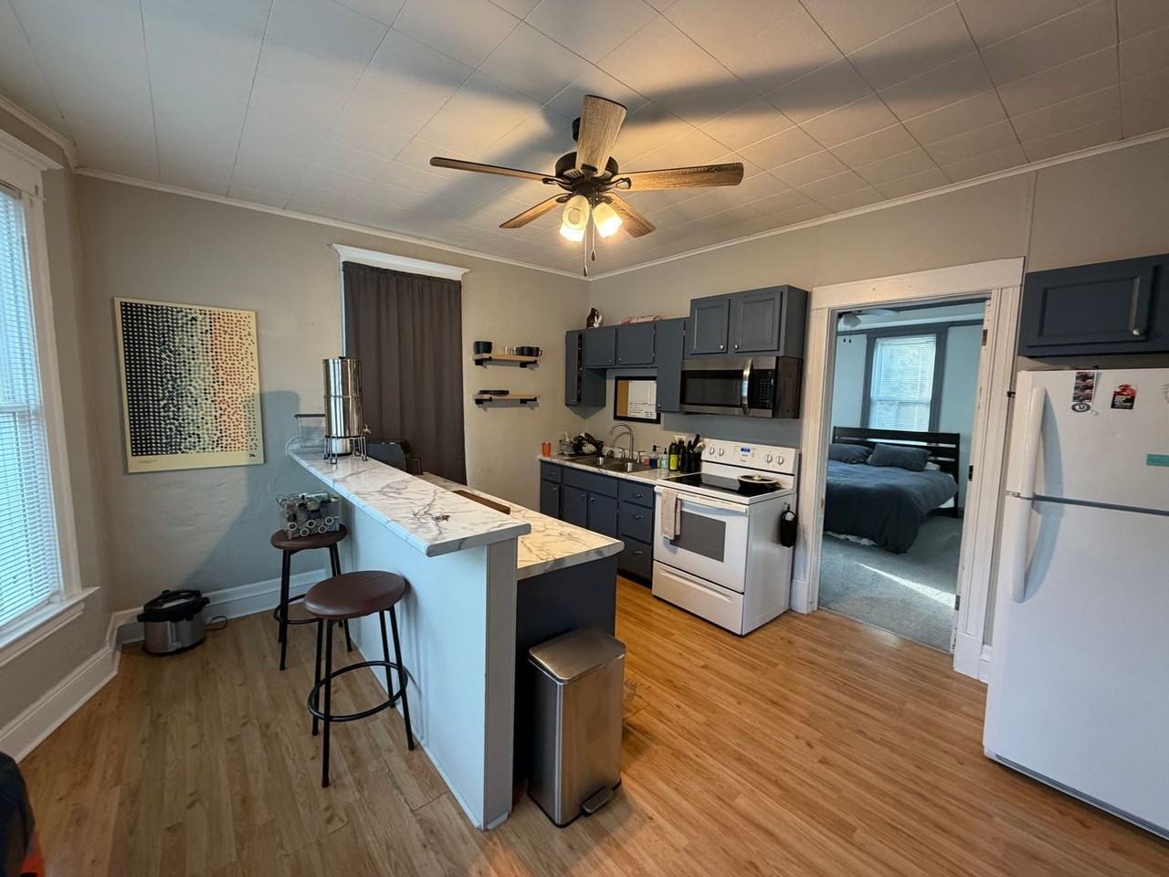 401 Douglas St - Photo 6 of 9