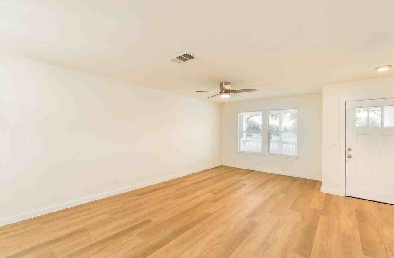 500 Mitchell Dr - Photo 5 of 14