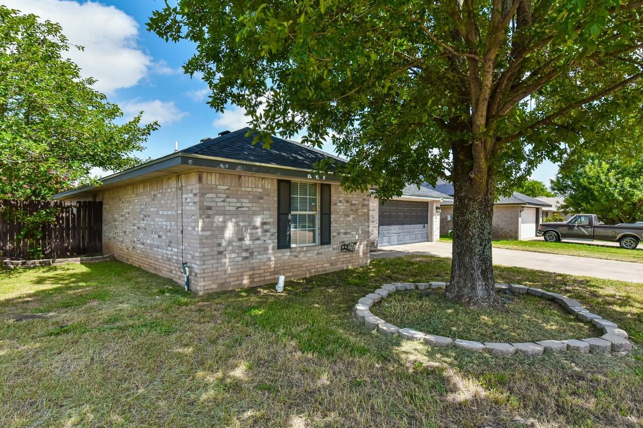 Blueduck Dr - Photo 3 of 33