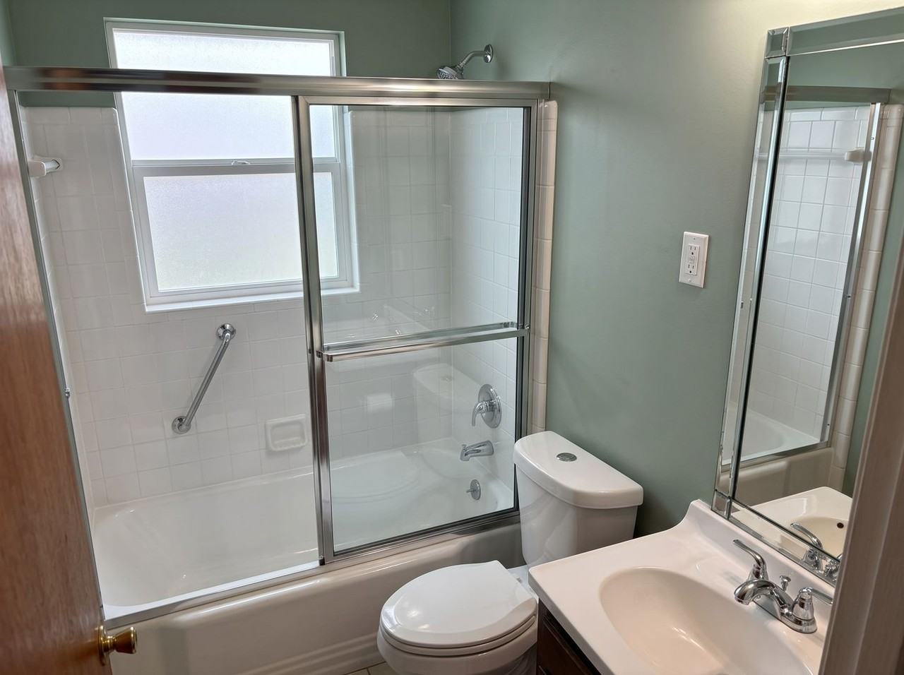3285 Beechmont St - Photo 3 of 11