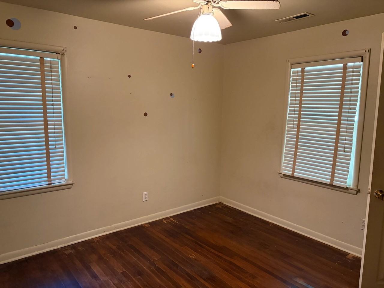 3285 Beechmont St - Photo 4 of 11
