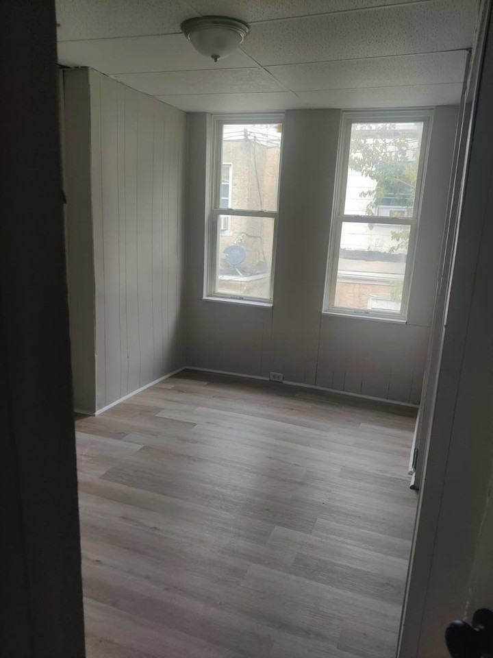 5711 Poplar St - Photo 7 of 9