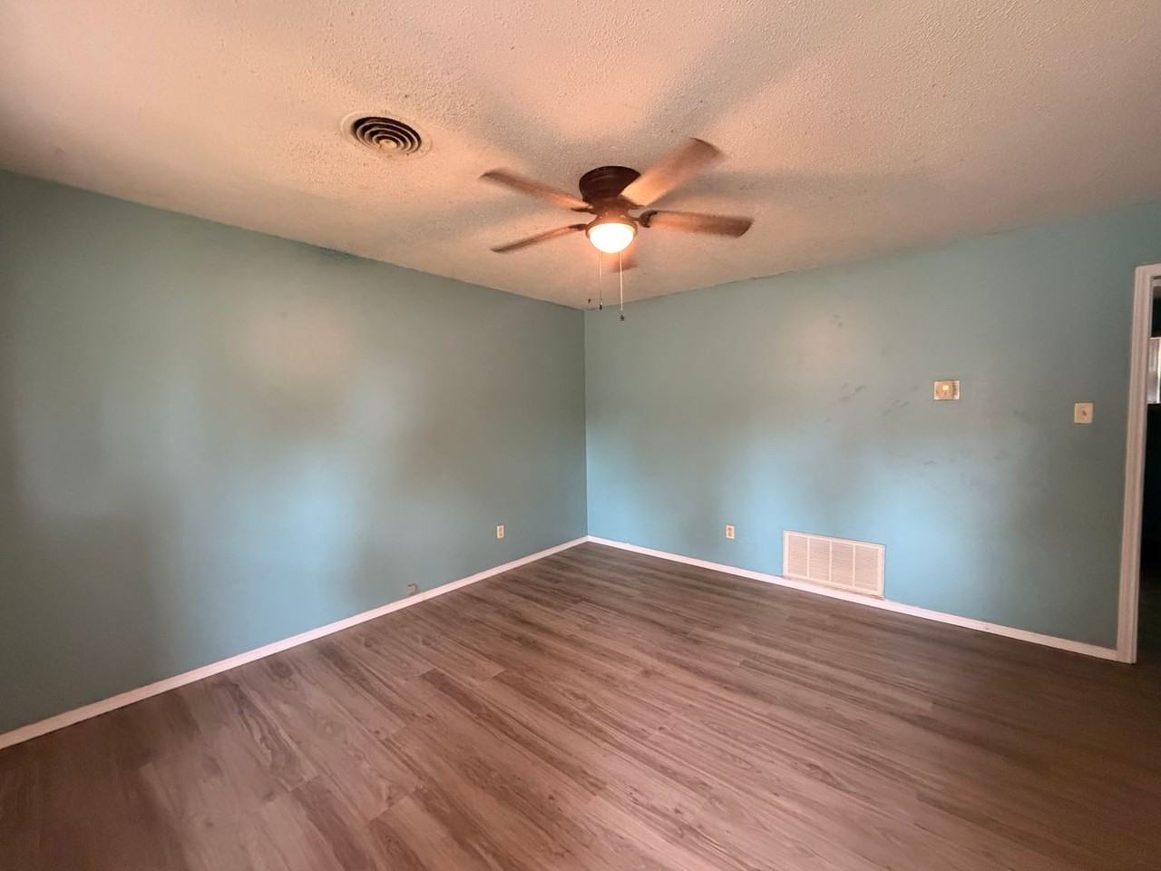 205 Christiana St - Photo 2 of 10