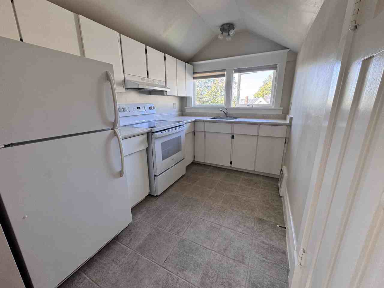27 Olympia Ave - Photo 6 of 9