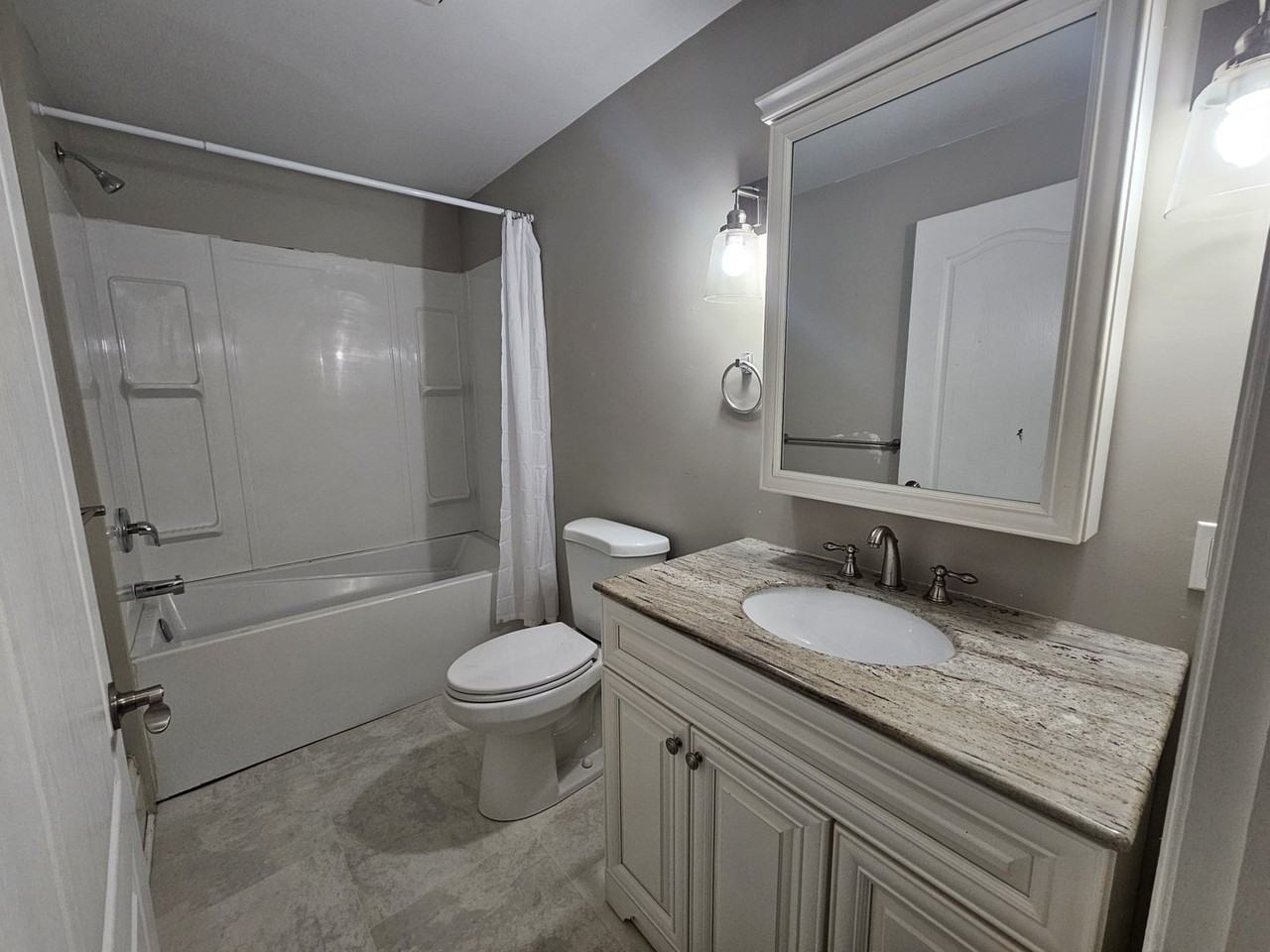 260 Rogers St - Photo 3 of 10