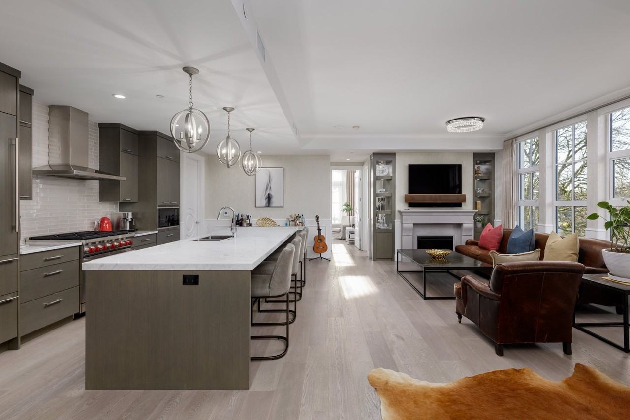 1009 Laurier Ave - Photo 2 of 20
