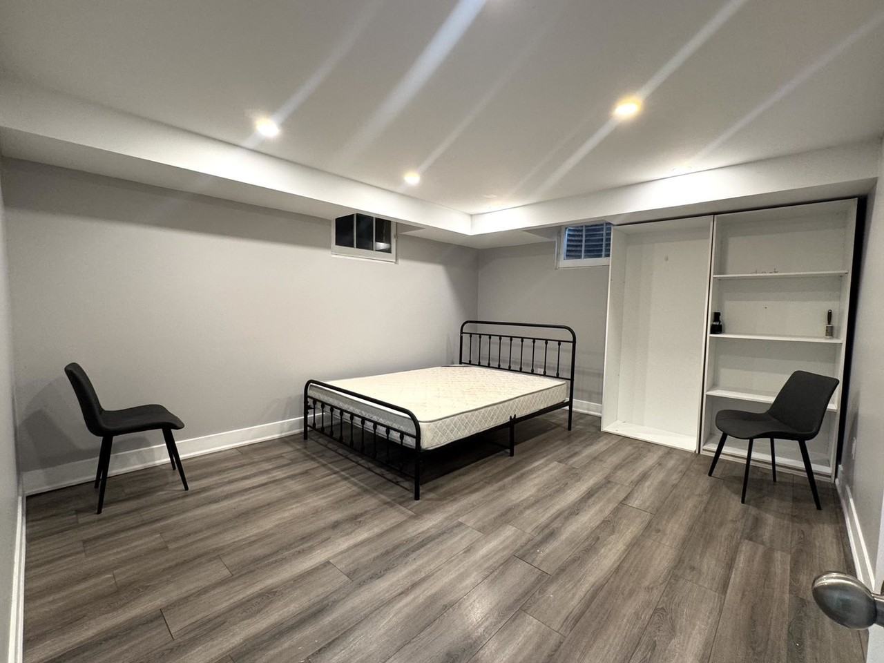 1647 Bathurst St - Photo 2 of 12