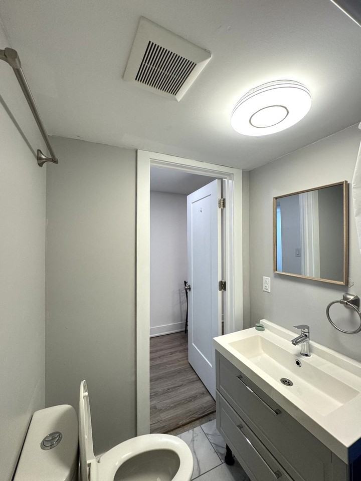 1647 Bathurst St - Photo 4 of 12