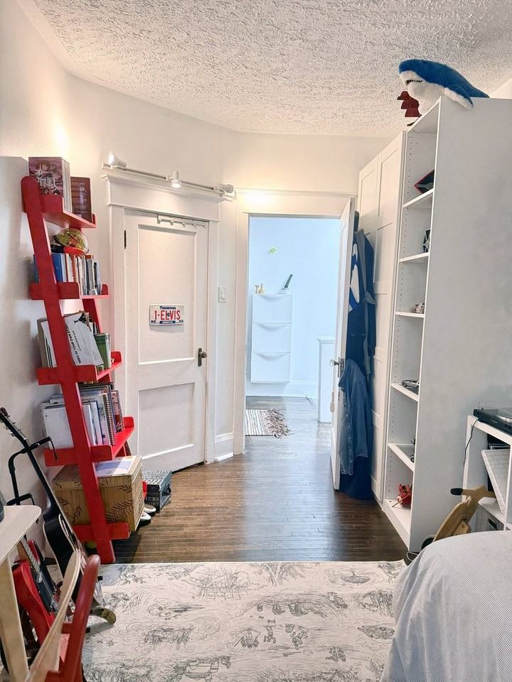 1142A Queen St E - Photo 7 of 20