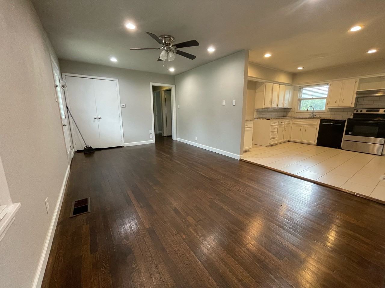 1712 Mockingbird Ln #1 - Photo 3 of 19