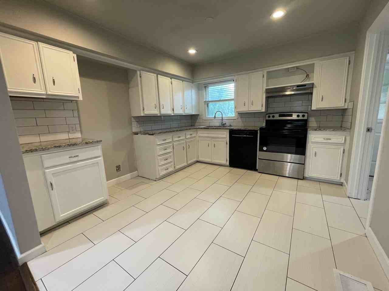 1712 Mockingbird Ln #1 - Photo 4 of 19