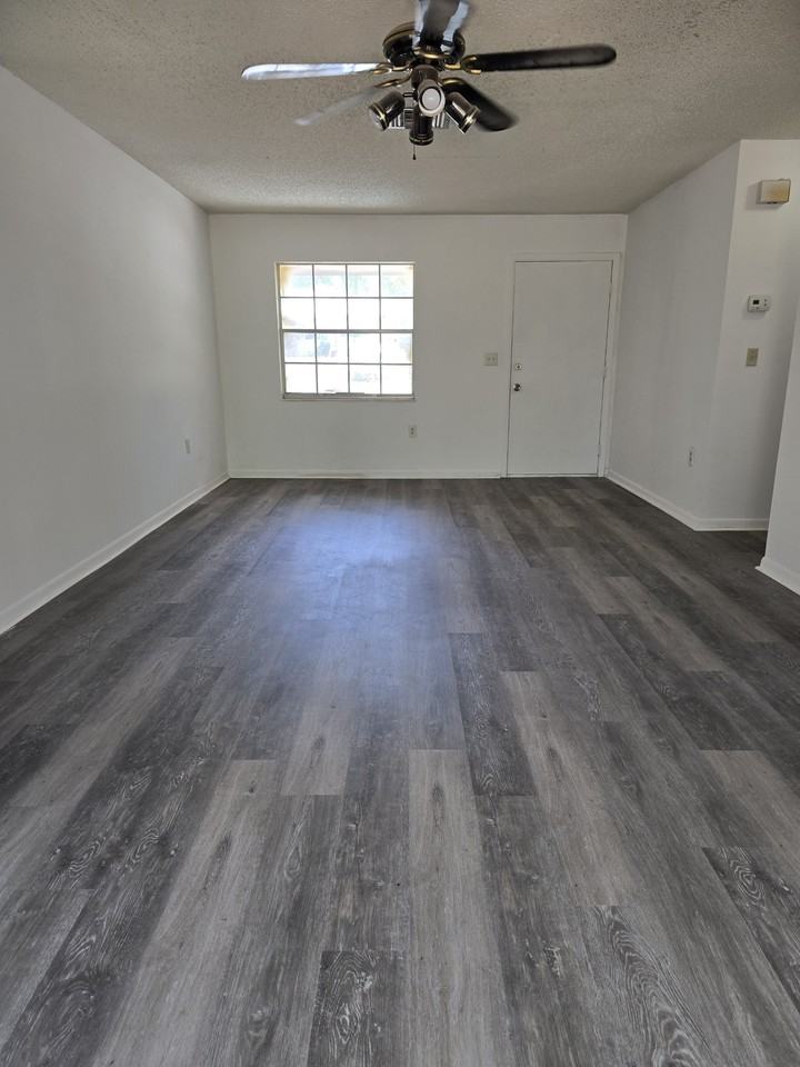 2259 W Menores Dr #1 - Photo 3 of 9