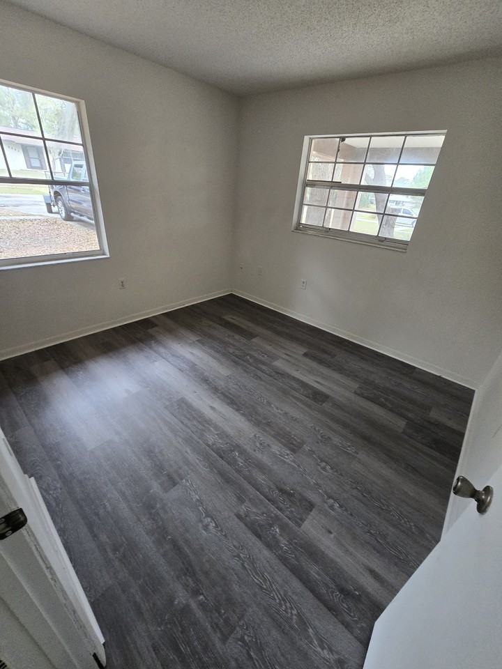 2259 W Menores Dr #1 - Photo 4 of 9