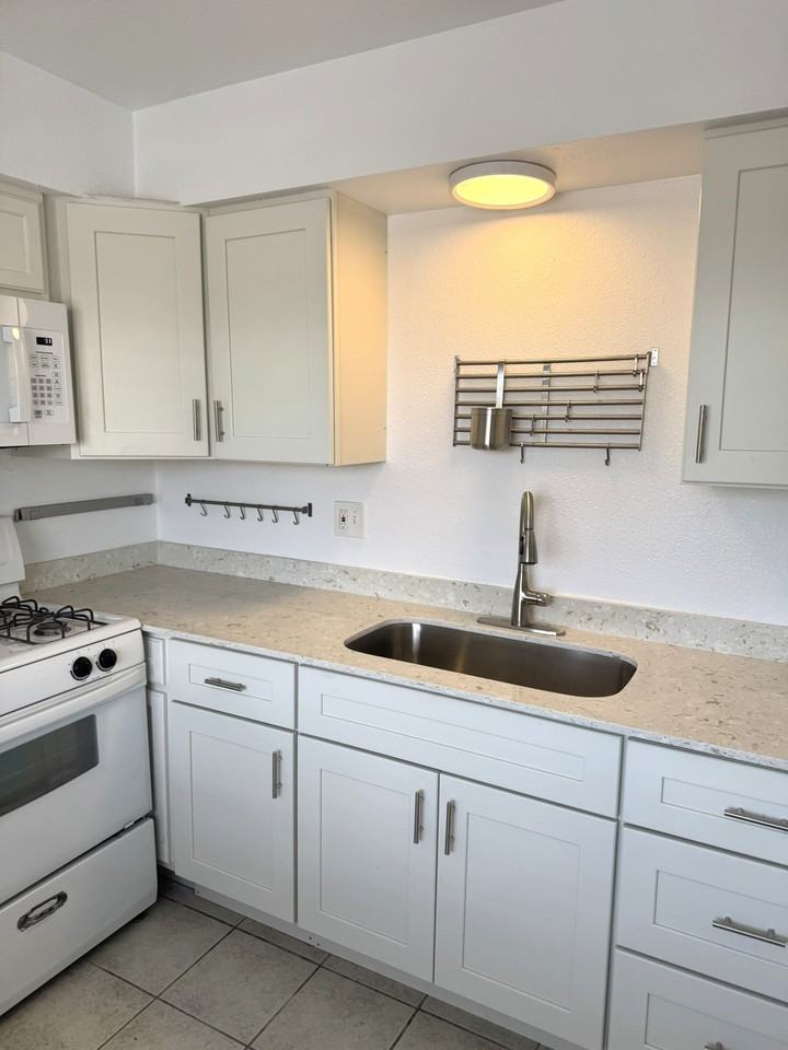3213 Alta Monte Ave Ne #3 - Photo 2 of 14
