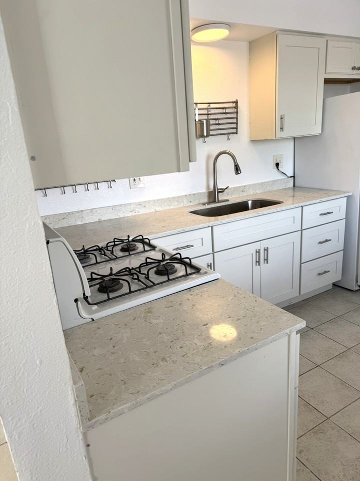 3213 Alta Monte Ave Ne #3 - Photo 3 of 14
