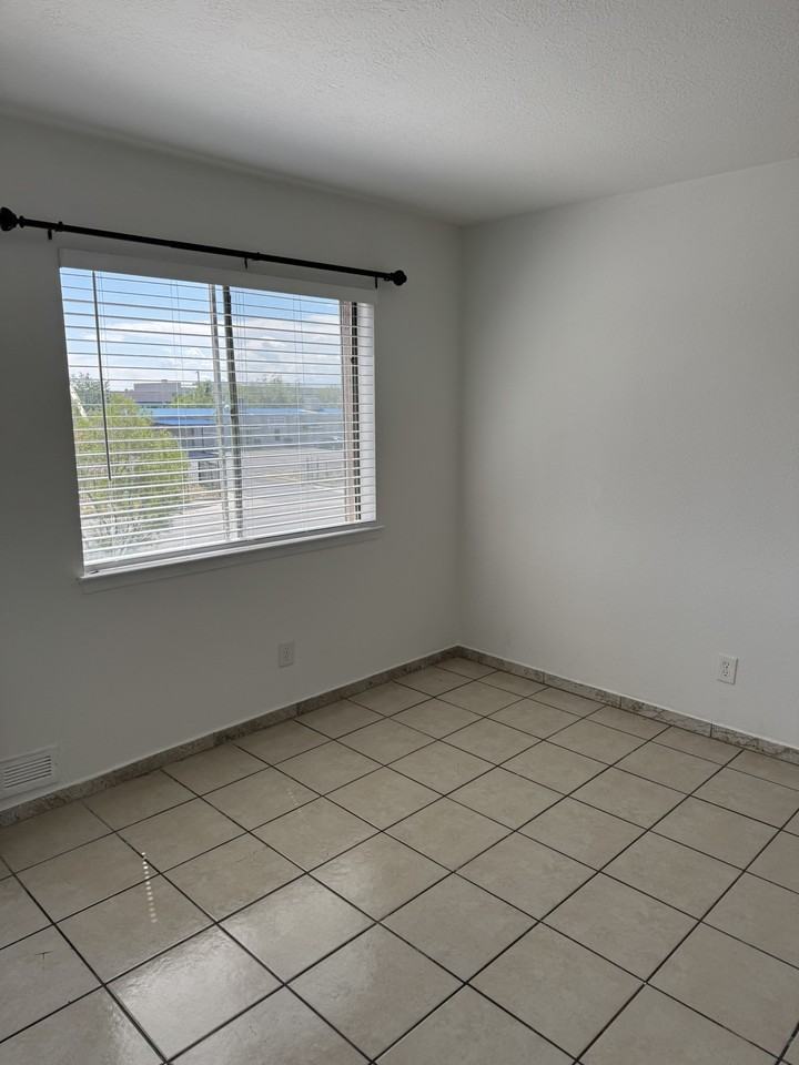 3213 Alta Monte Ave Ne #3 - Photo 7 of 14