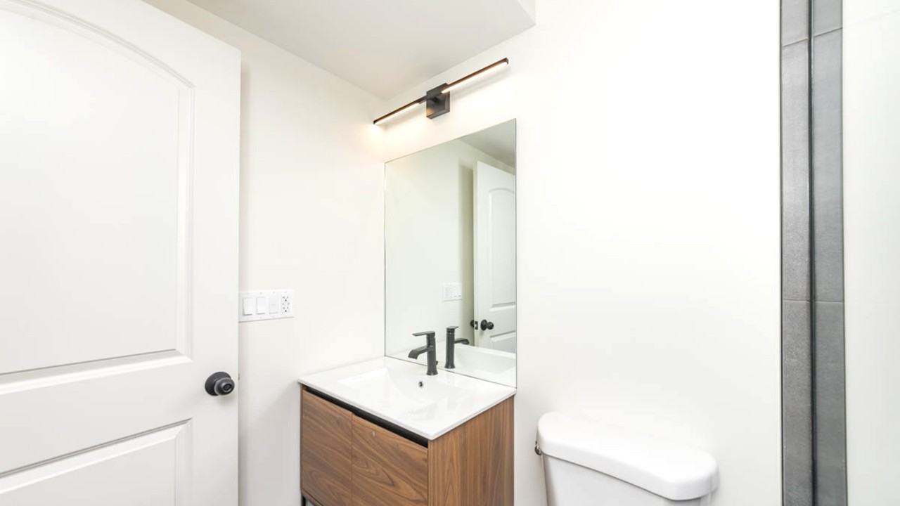 2825 N Rockwell St #G - Photo 6 of 16
