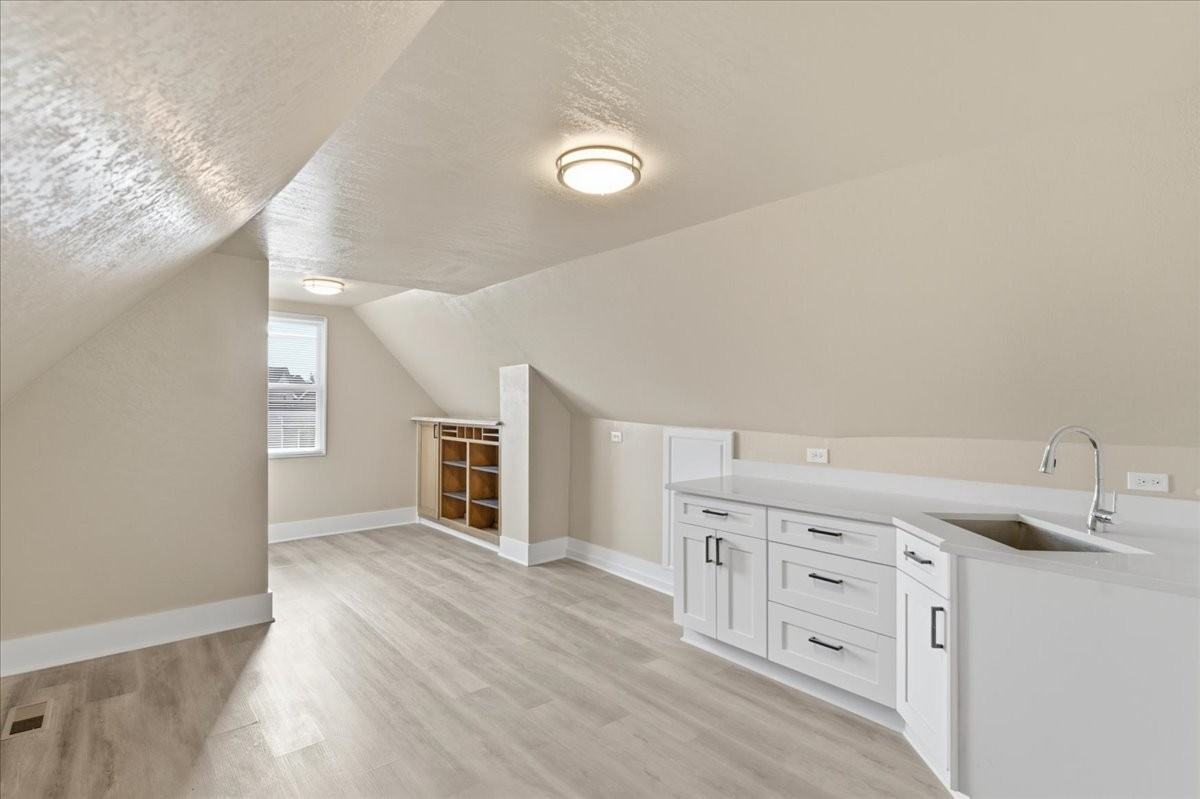 2939 N Hamlin Ave #2 - Photo 7 of 14