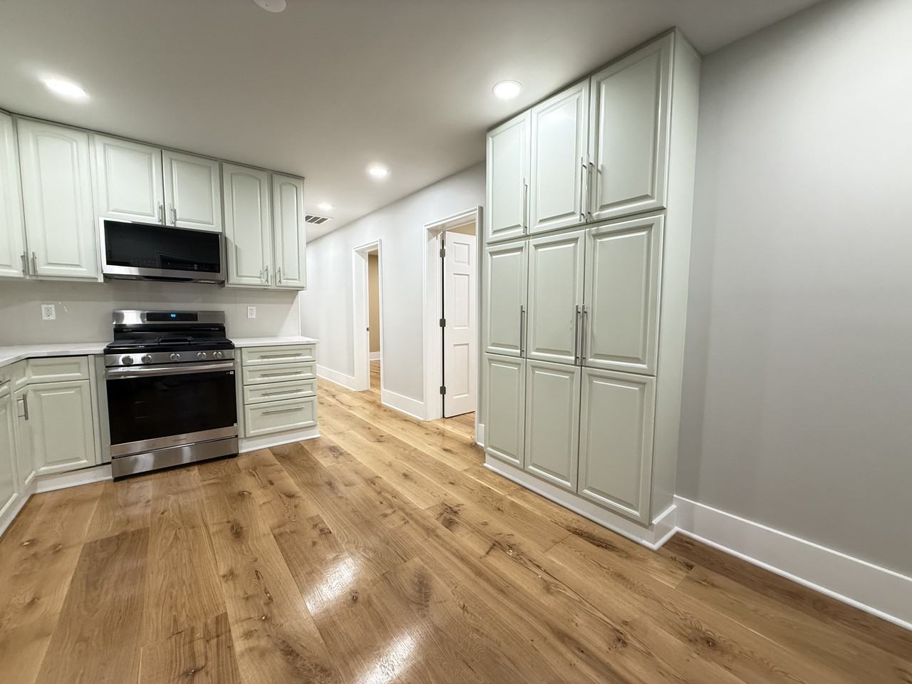 2939 N Hamlin Ave #1 - Photo 2 of 17