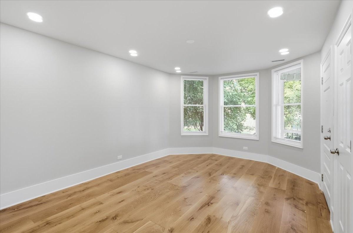 2939 N Hamlin Ave #1 - Photo 3 of 17
