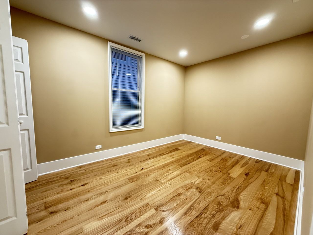 2939 N Hamlin Ave #1 - Photo 5 of 17