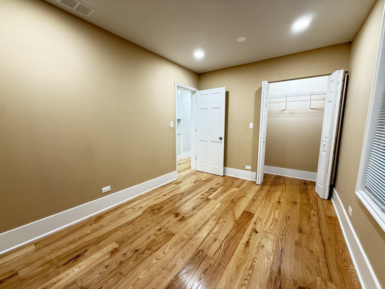 2939 N Hamlin Ave #1 - Photo 6 of 17