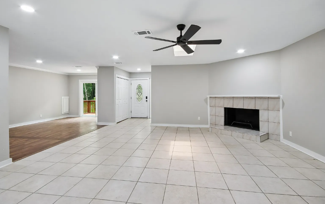 25319 Penguin St #1 - Photo 4 of 17