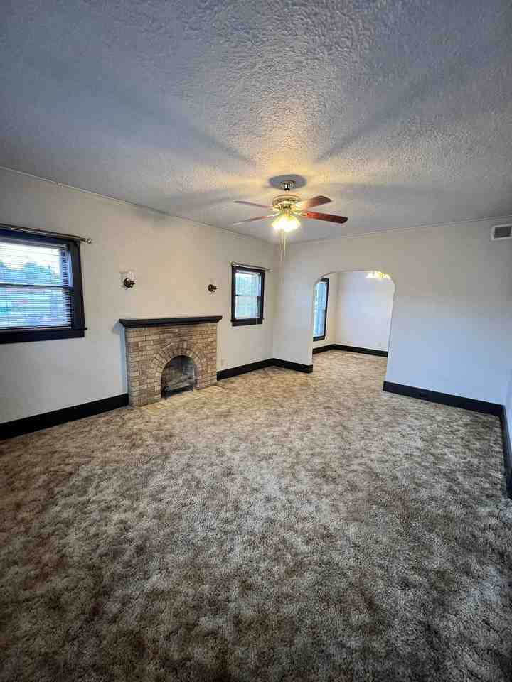 201 S Cravens St #3 - Photo 2 of 9