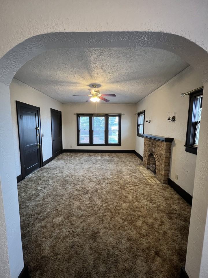 201 S Cravens St #3 - Photo 3 of 9