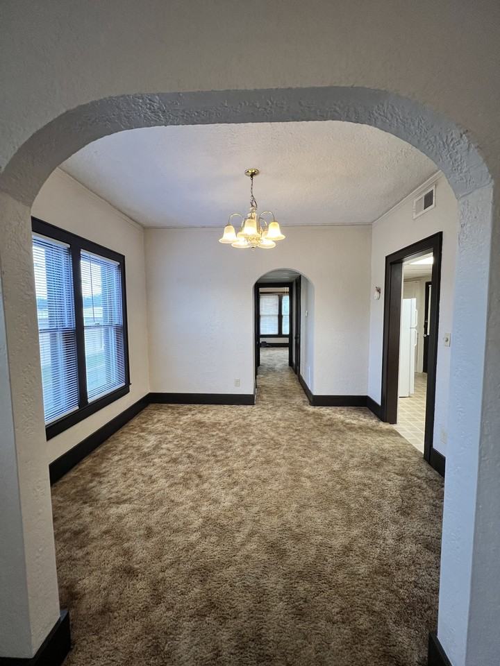 201 S Cravens St #3 - Photo 4 of 9