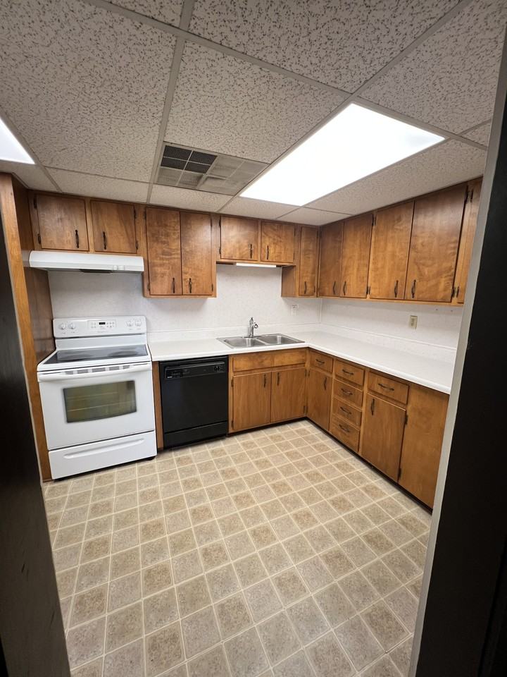 201 S Cravens St #3 - Photo 5 of 9