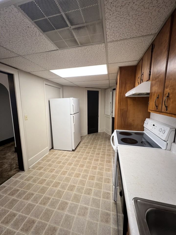 201 S Cravens St #3 - Photo 6 of 9