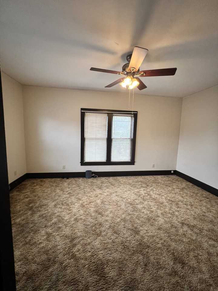 201 S Cravens St #3 - Photo 7 of 9