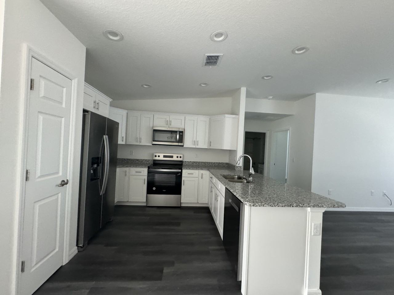 7 Oak Trail Pl #1 - Photo 2 of 10