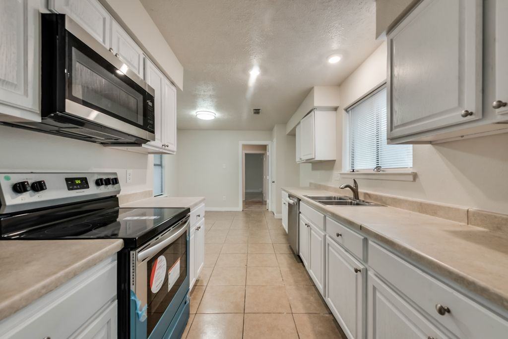 3006 Seaboard Dr #1 - Photo 3 of 17