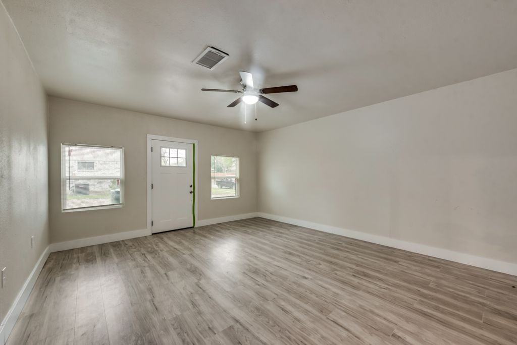 3006 Seaboard Dr #1 - Photo 4 of 17