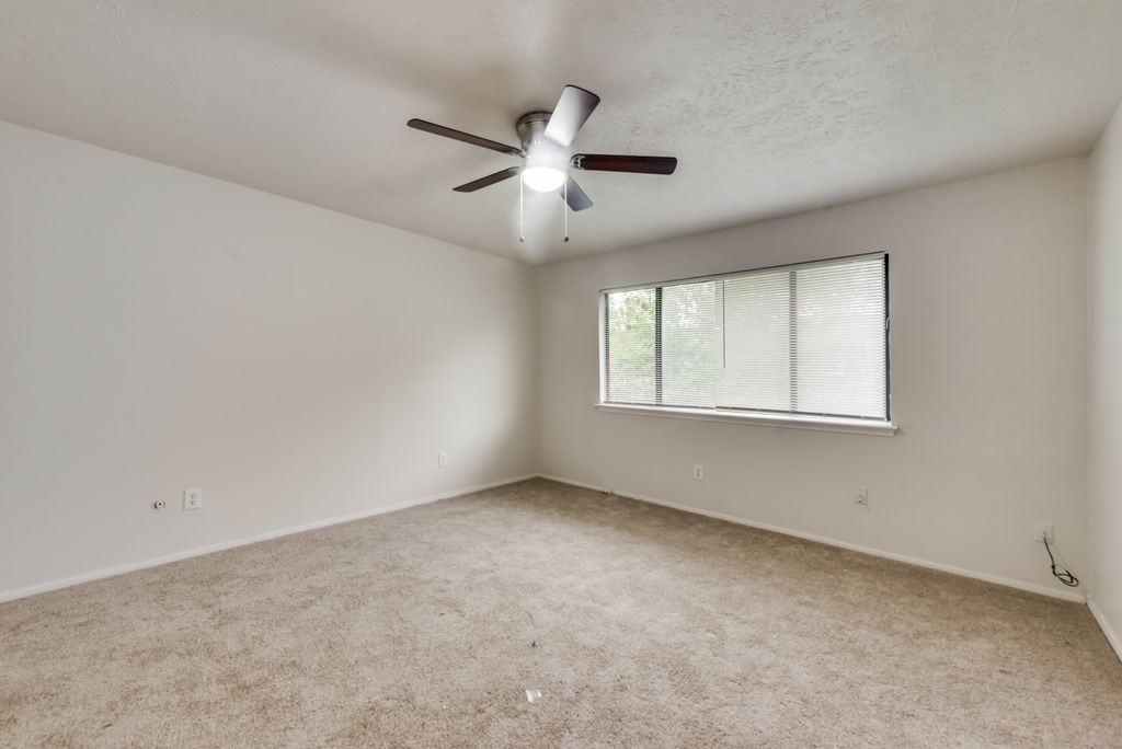 3006 Seaboard Dr #1 - Photo 5 of 17