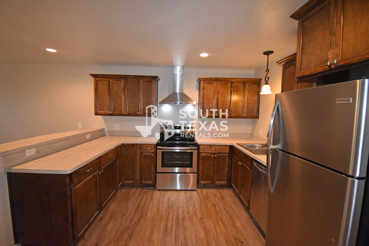 907 Simpson RdApt B #B - Photo 3 of 9