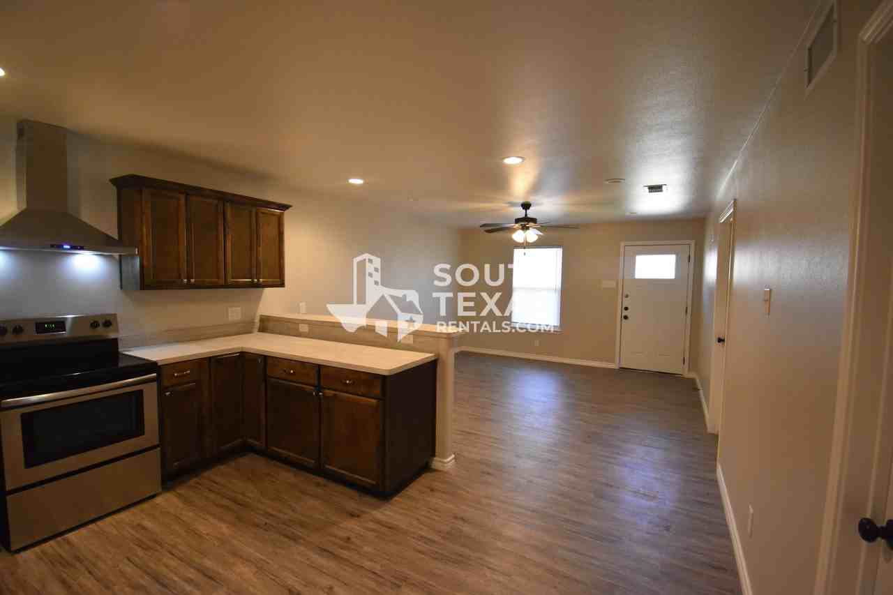 907 Simpson RdApt B #B - Photo 5 of 9