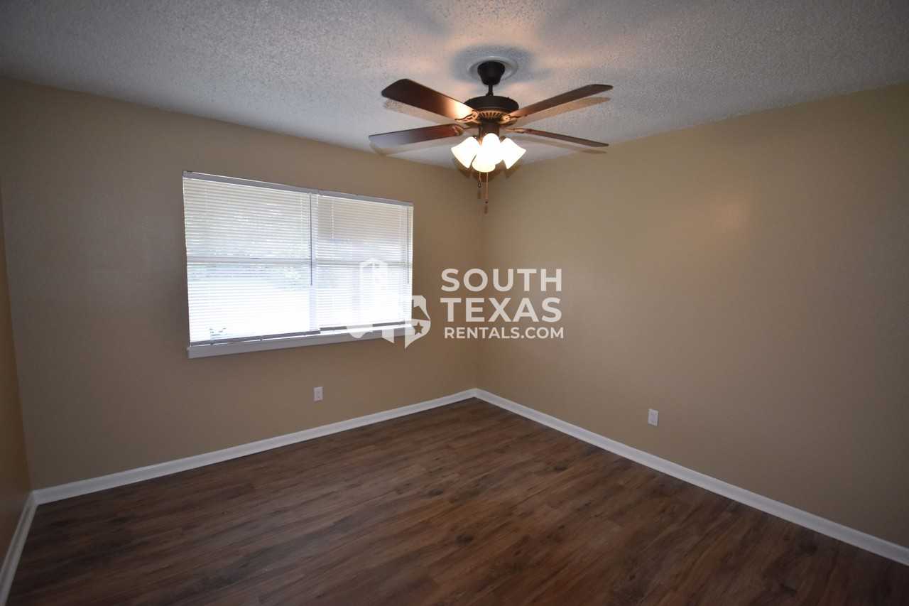 907 Simpson RdApt B #B - Photo 6 of 9