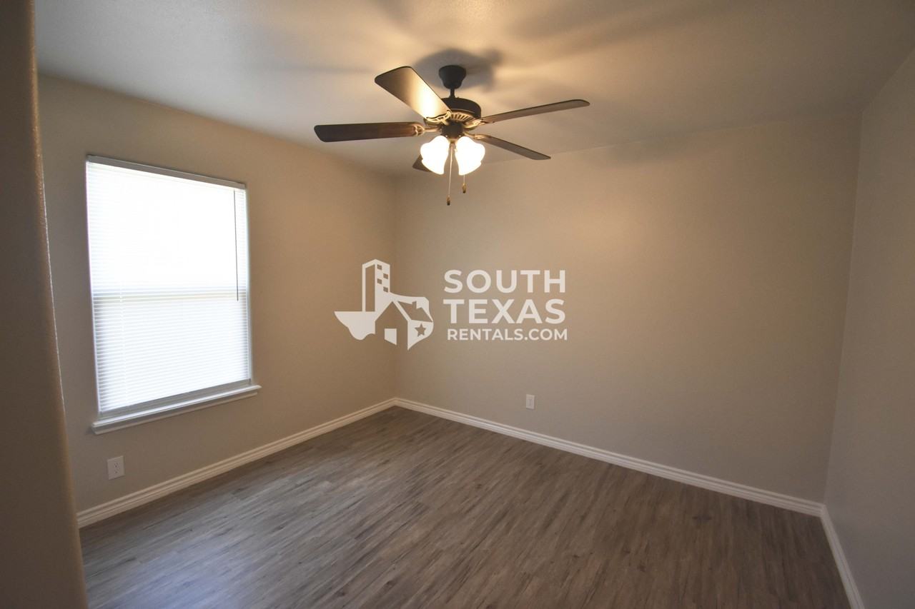 907 Simpson RdApt B #B - Photo 7 of 9