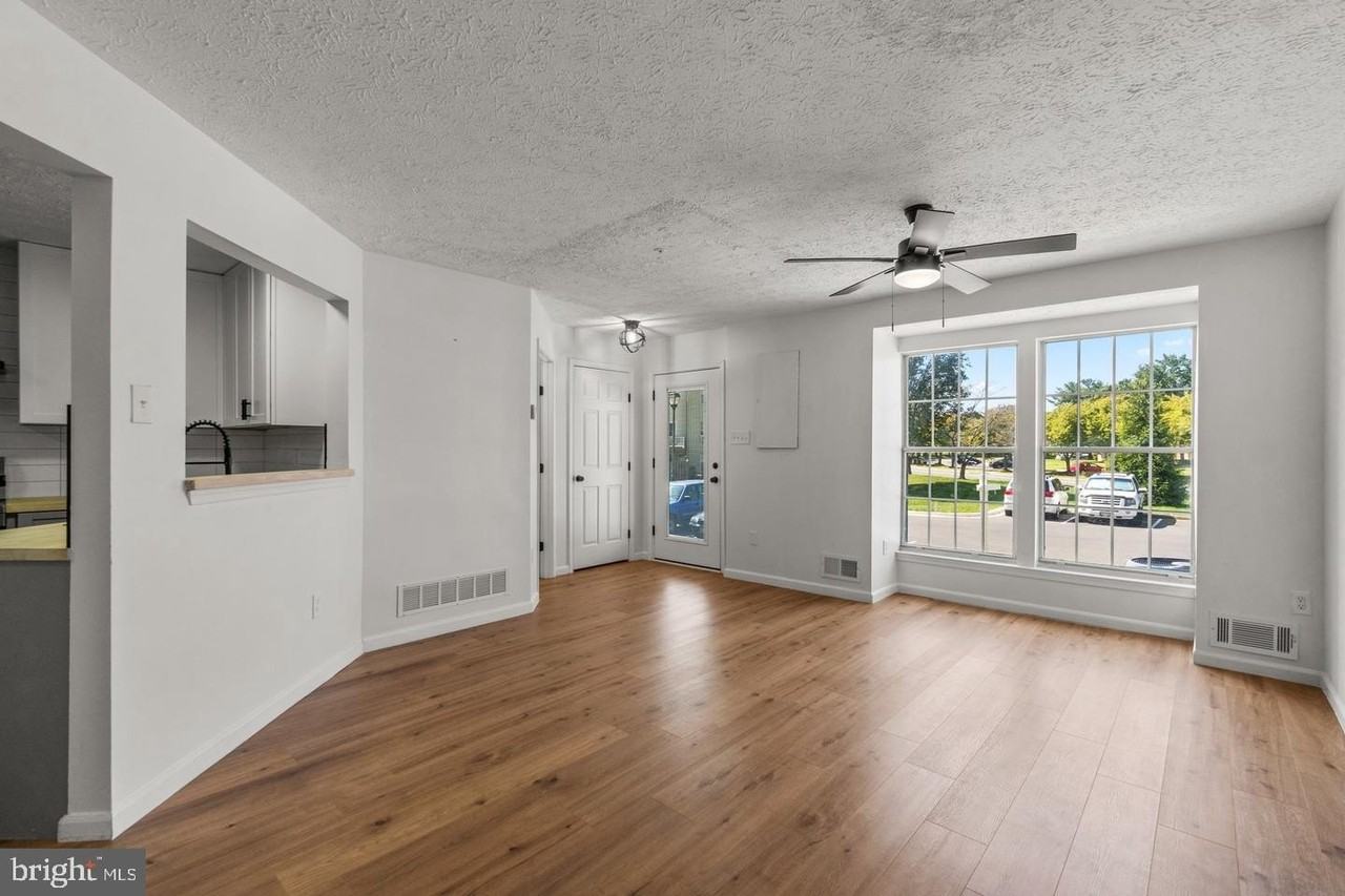 5307 Regal Ct - Photo 5 of 25