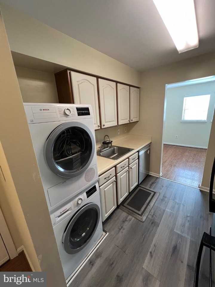 8330 Montgomery Run Rd - Photo 5 of 20