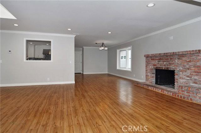 1621 Mariners Dr - Photo 2 of 8