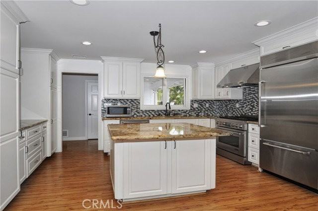 1621 Mariners Dr - Photo 6 of 8
