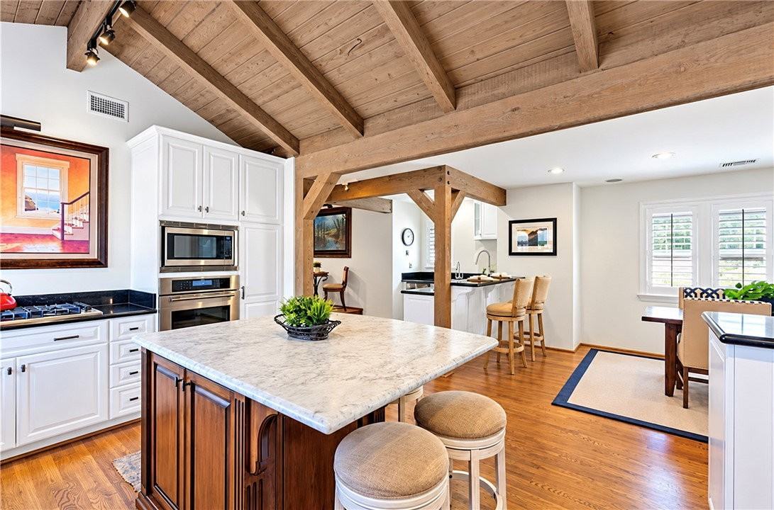332 Poinsettia Ave - Photo 2 of 8