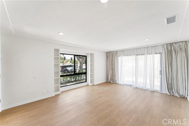 240 N Keystone St - Photo 2 of 8