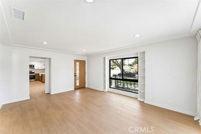 240 N Keystone St - Photo 4 of 8