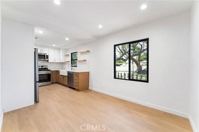 240 N Keystone St - Photo 7 of 8